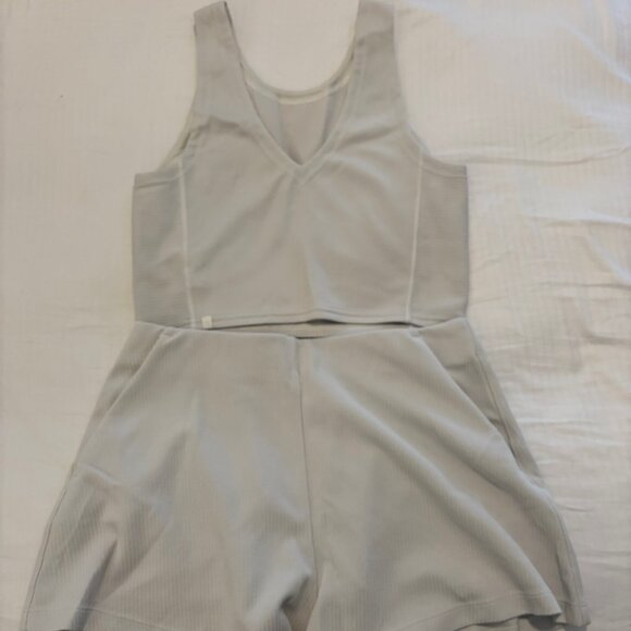 🍋 LULULEMON SOFTSTREME SET (Cropped Tank size 6 + High Rise Short 2" size 8) - Picture 3 of 5